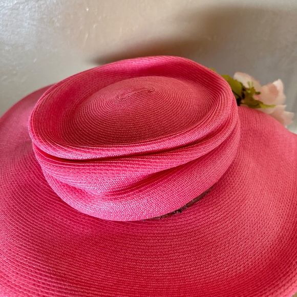 VIBRANT 1960s\' DESIGNER PINK STRAW WIDE BRIM HAT WITH WHITE FABRIC FLOWER main image 10